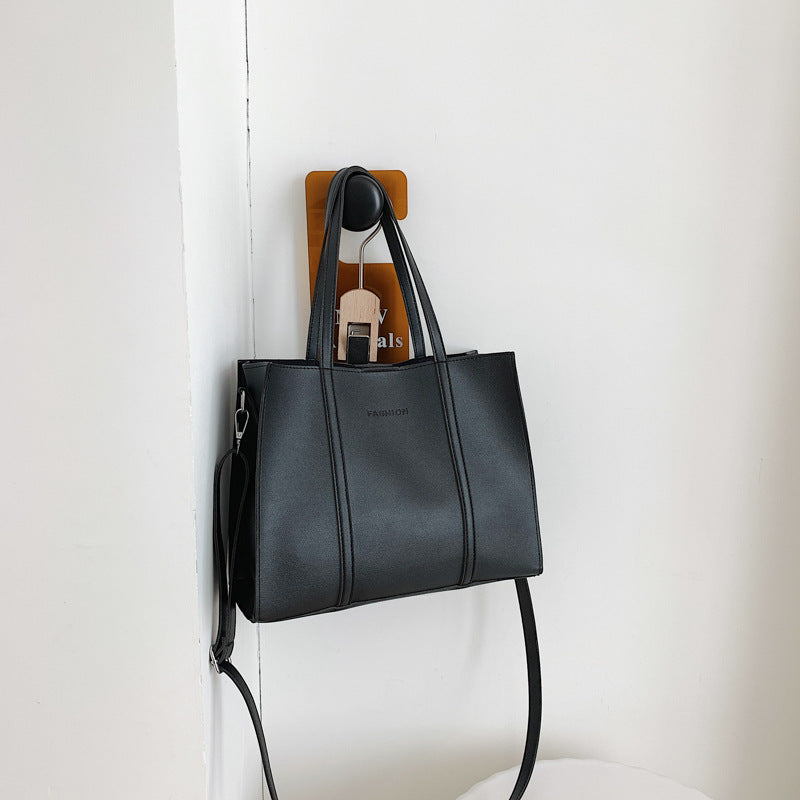 Large Capacity Bag Women's Spring New Fashion Simple Shoulder Bag Texture Simple Commuter Tote Bag