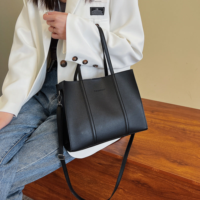 Large Capacity Bag Women's Spring New Fashion Simple Shoulder Bag Texture Simple Commuter Tote Bag