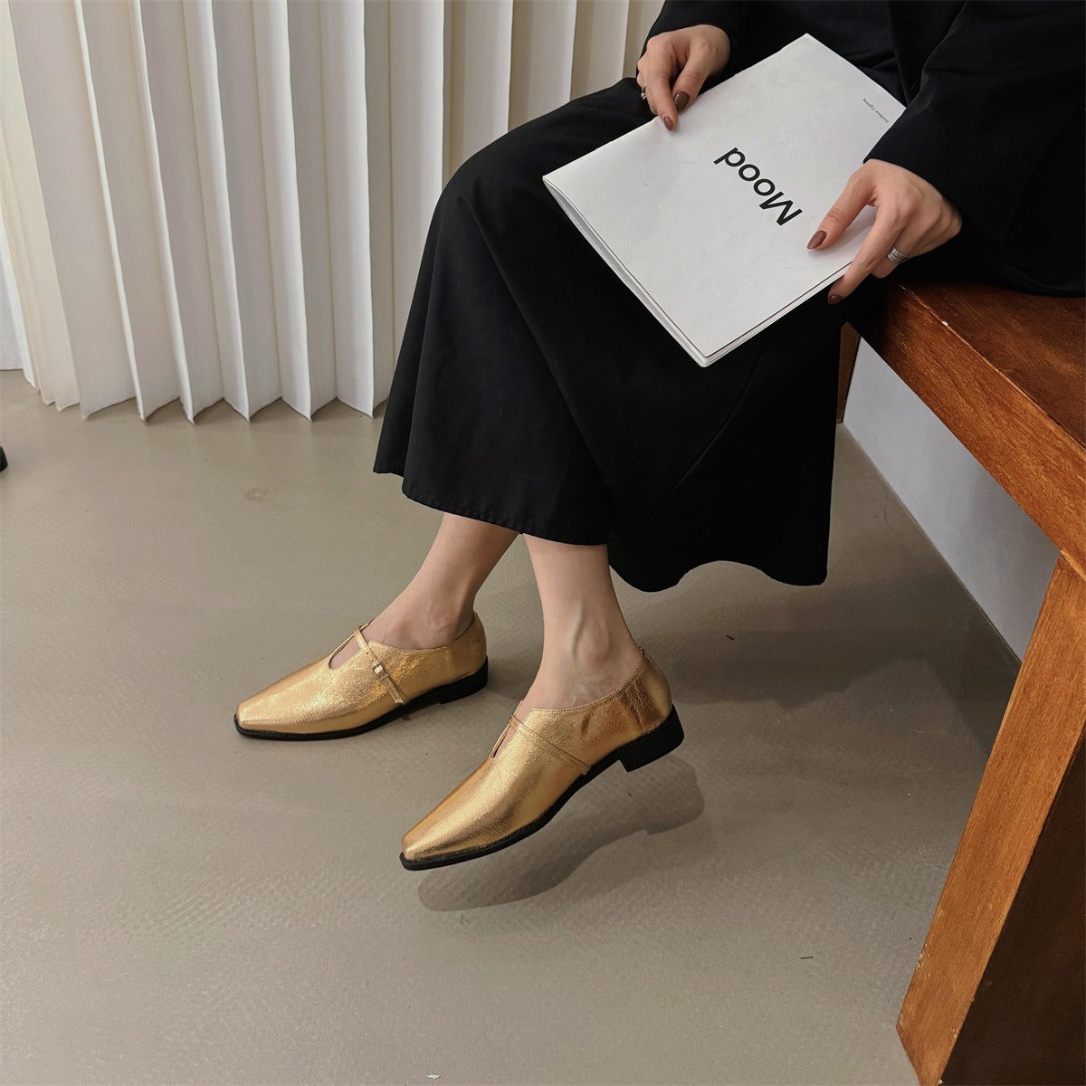 Women's soft leather golden leather shoes with pointed toe, thick heel and deep mouth