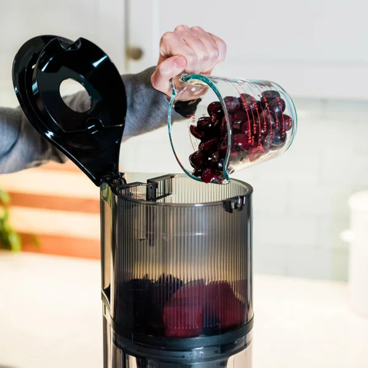 Omega Effortless Batch Juicer Cold Press Slow Juicer with 2L Hopper